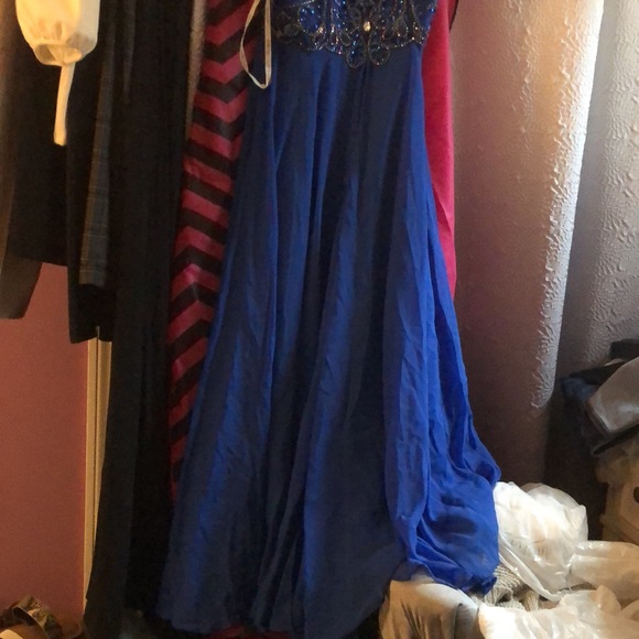 Prom dress - Picture 2 of 3